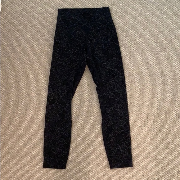 lululemon athletica Pants - Lulu Lemon Wunder Under Leggings 25” lululemon athletica Pants - Lulu Lemon Wunder Under Leggings 25”